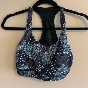 Excellent condition Lululemon sports bra, size 6